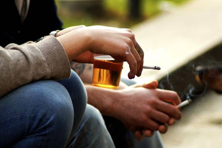 Consumo adolescente de alcohol y cigarrillos